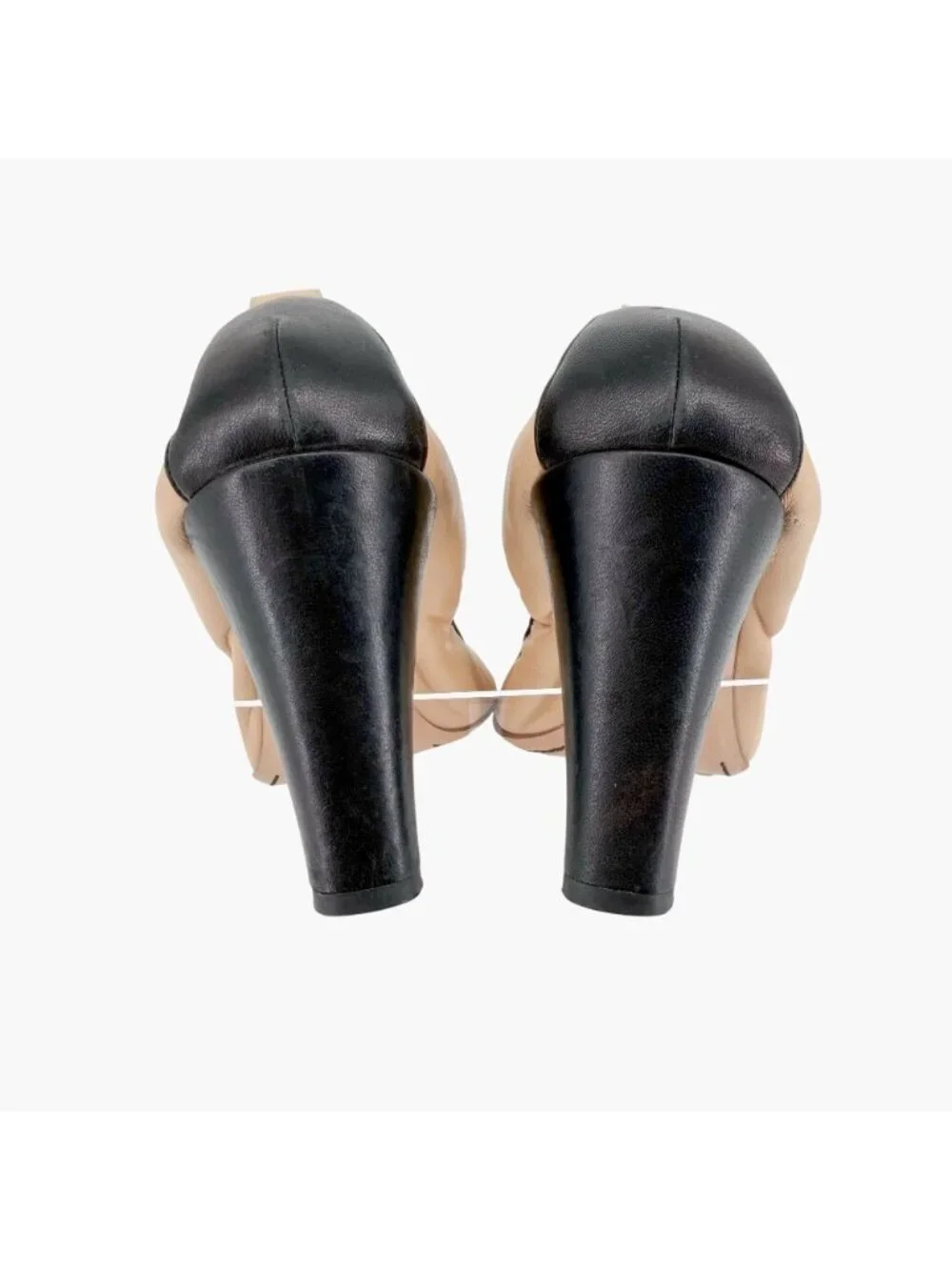 Chanel Beige Black Cap Toe CC Leather Pumps Heels Size 40 US 9-9.5 Stretch